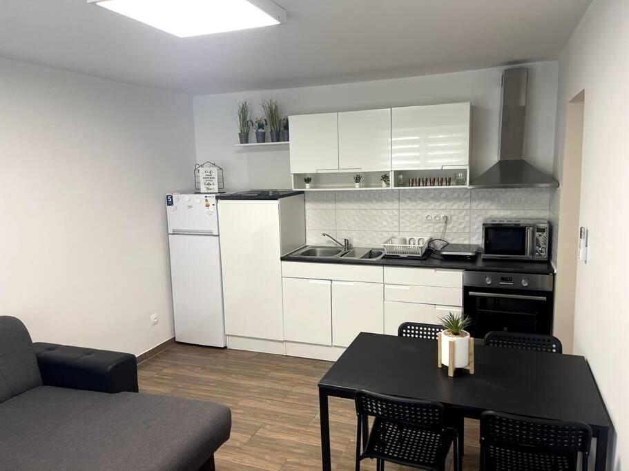 Apartment In 马里博尔 外观 照片