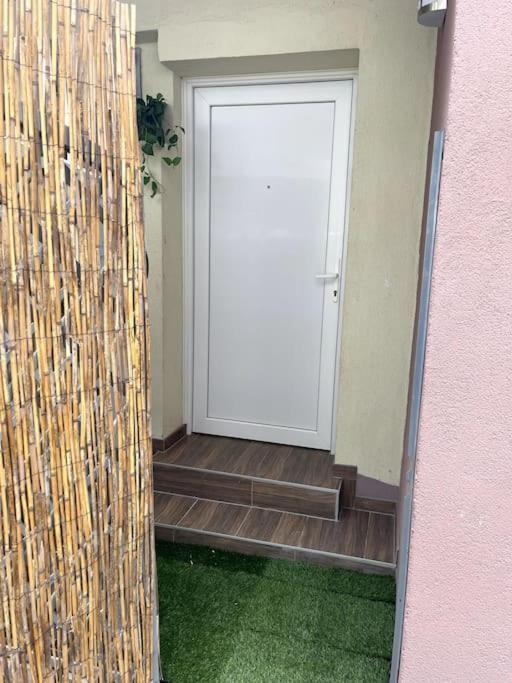 Apartment In 马里博尔 外观 照片